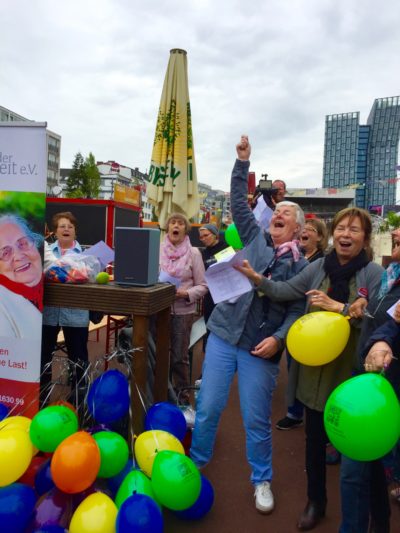 Senioren-Flashmob in acht deutschen Städten!