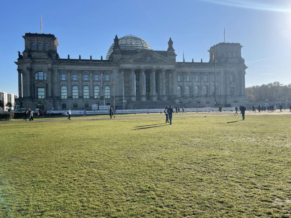 Blick auf den Berliner Reichstag. Sitz der Bundesregierung. Foto: Ria Hinken